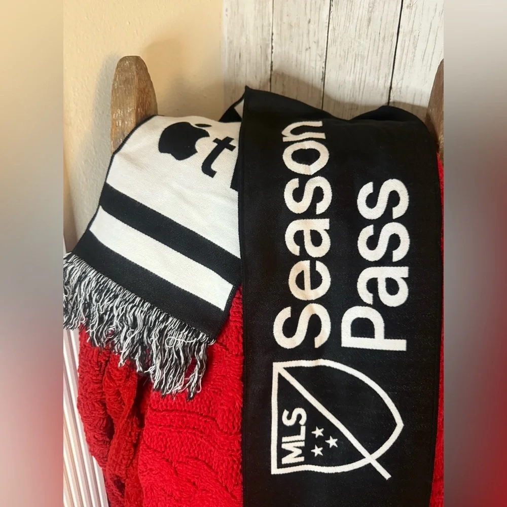 MLS Season Pass Soccer Apple TV Scarf NWOT RARE 55”